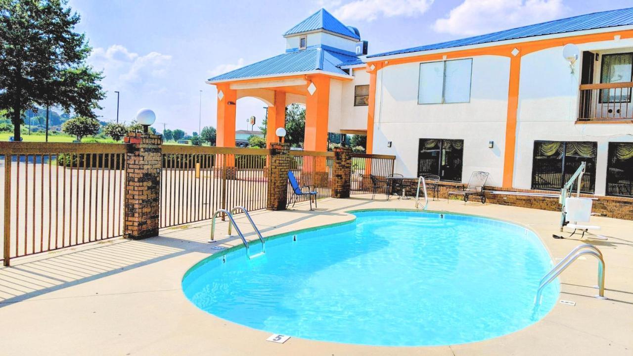 Quality Inn & Suites Decatur Priceville I-65 Bagian luar foto