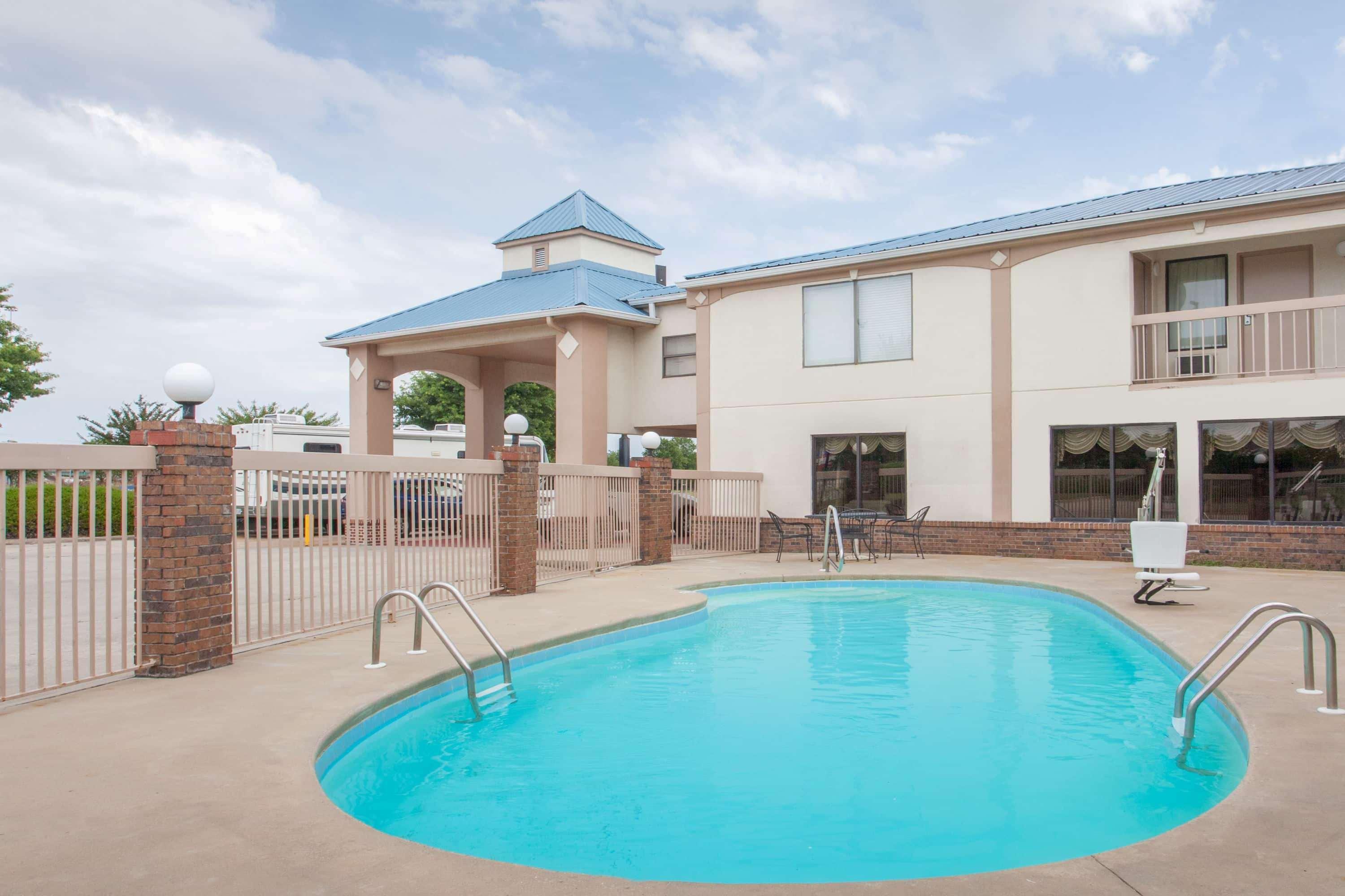Quality Inn & Suites Decatur Priceville I-65 Bagian luar foto