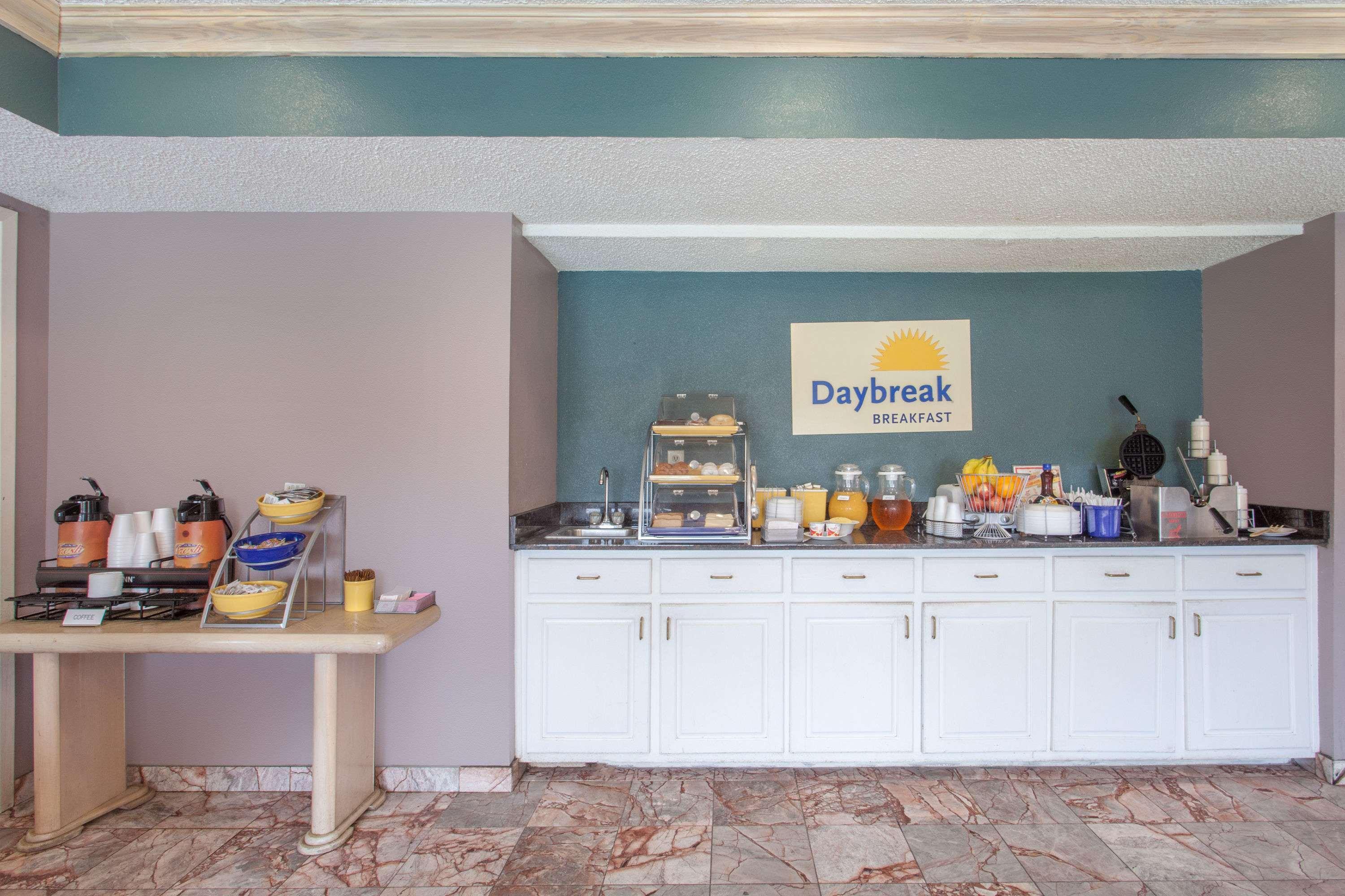 Quality Inn & Suites Decatur Priceville I-65 Bagian luar foto