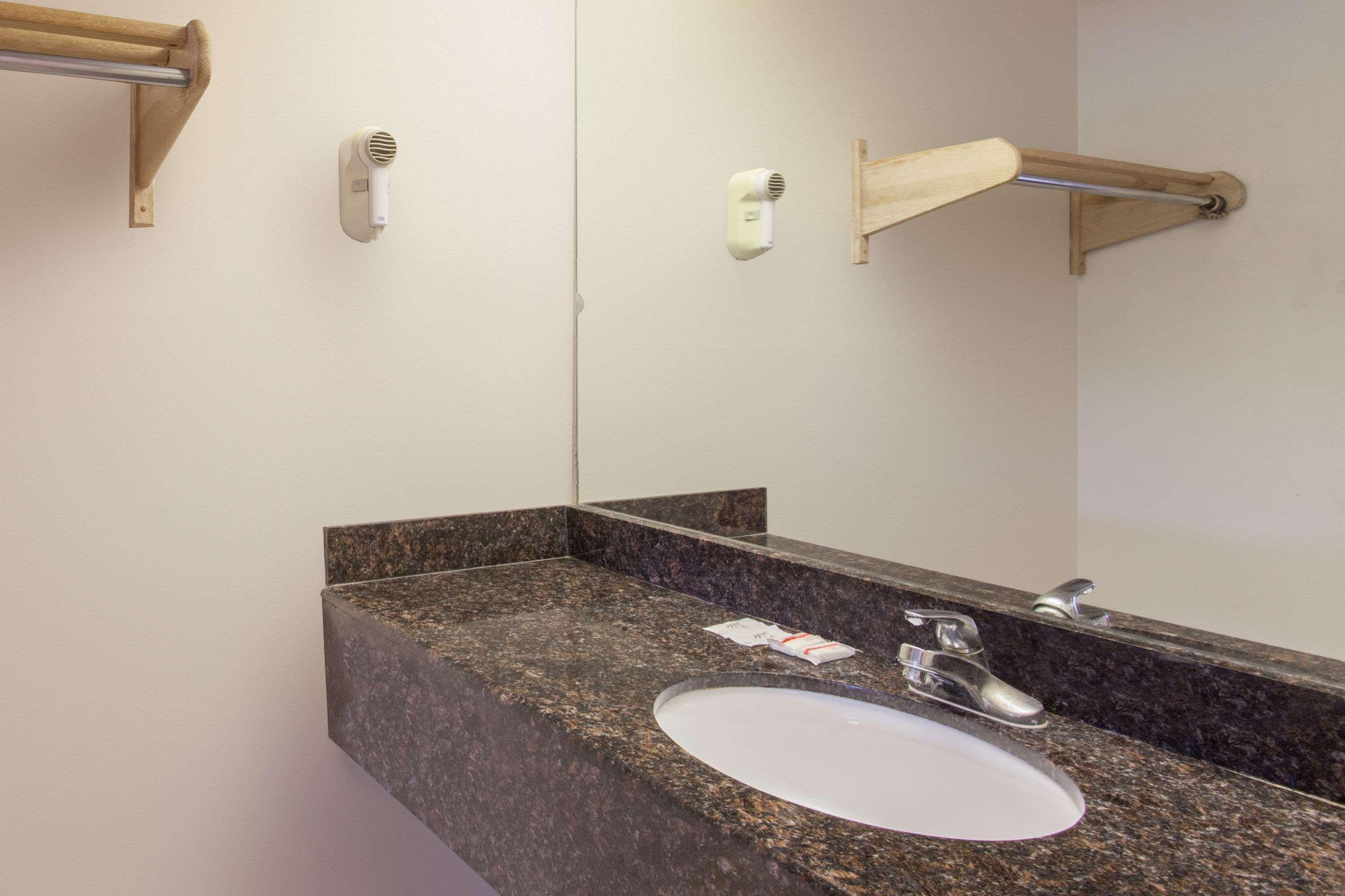 Quality Inn & Suites Decatur Priceville I-65 Bagian luar foto