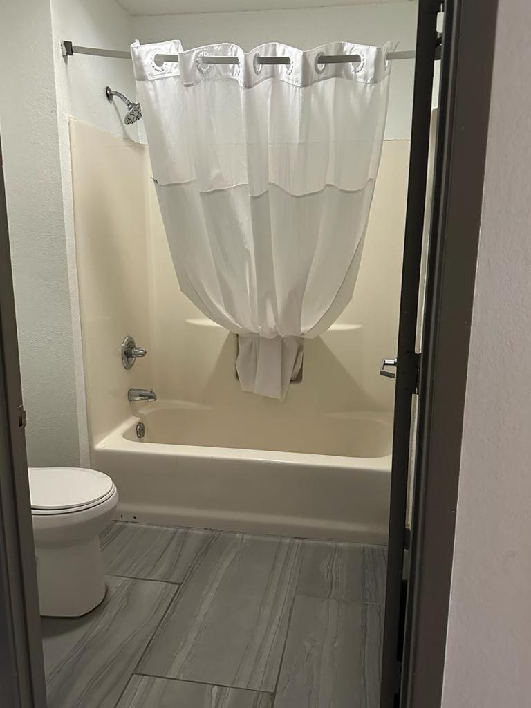 Quality Inn & Suites Decatur Priceville I-65 Bagian luar foto